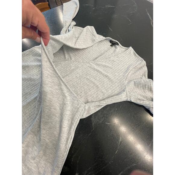 Banana Republic gray ribbed wrap front v neck long sleeve top LG - Picture 3 of 7